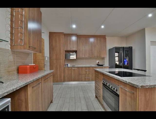 3 BEDROOM HOUSE FOR SALE IN FERNDALE